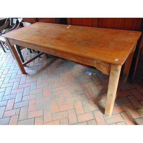 524 - Rectangular table, set on plain supports and stretchers. 30 x 70 x 30