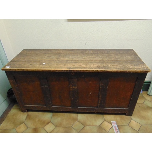 417 - Quadruple panel coffer, having lift up lid and metal side handles, 25 x 51 x 19