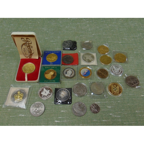 109 - Collection of commemorative coins.