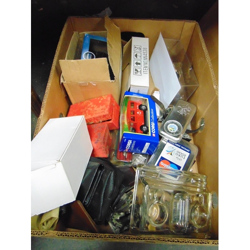 155 - Box of mixed items.