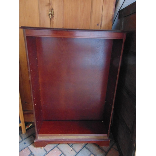 414 - Inlaid mahogany bookcase, having adjustable shelves.