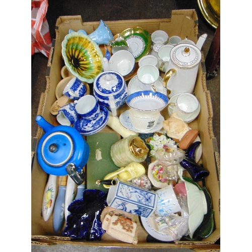 262 - Box of mixed china.