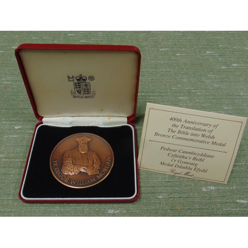 73 - Royal Mint cased bronze medallion, commemorating the 400th anniversary of the Translation of the Bib... 