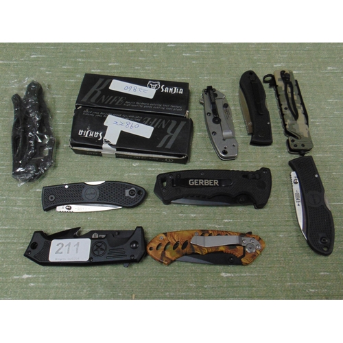 211 - Collection of knives. Please note: Purchasers must be over 18. CANNOT BE SHIPPED.