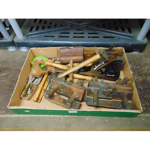 242 - Small quantity of wood working tools.