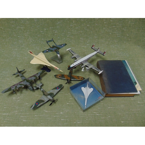 414 - Collectable model airplanes.