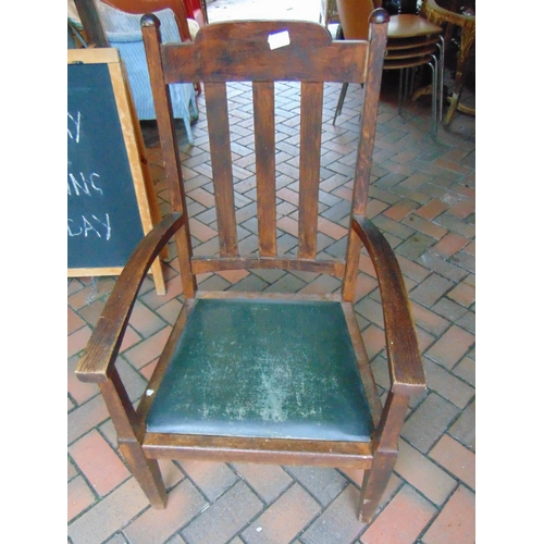 441 - An oak carver chair.