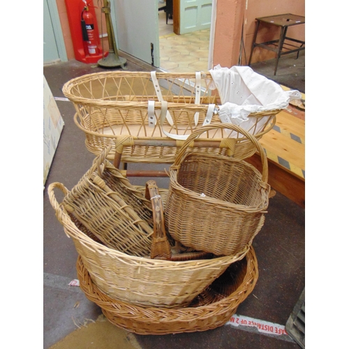 7 - Quantity of wicker baskets.