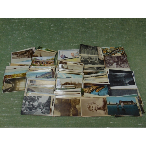 104 - Collection of postcards.