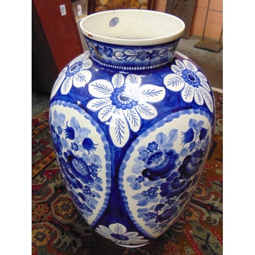 425 - Large blue and white vase, 20