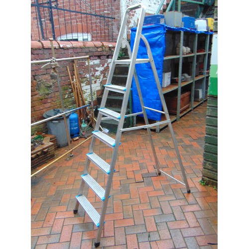 430 - Set of alumiunm step ladders.