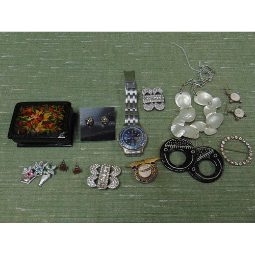 19 - Costume jewellery, gent's wristwatch, etc.