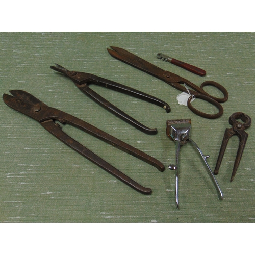 277 - Pair of tailor's scissors, etc.