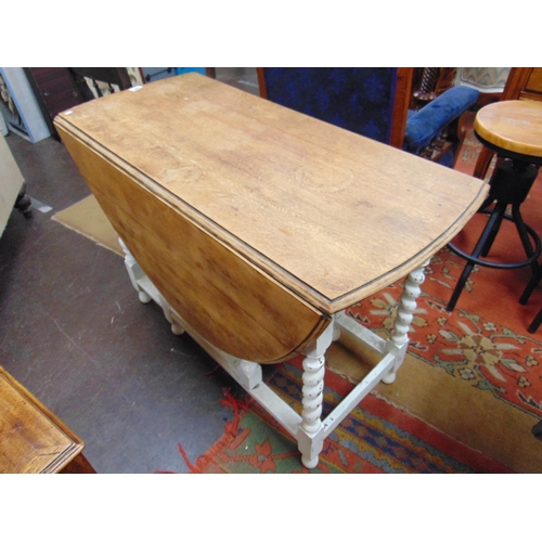 360 - An oak scrub top gateleg table, drop leaves and on barley twist supports. 29 x 40 x 19