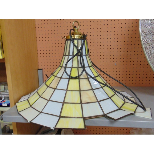 45 - Tiffany type yellow and white coloured light shade, 20