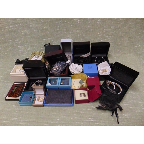 450 - Good collection of costume jewellery, some marked 92 , watches , etc.