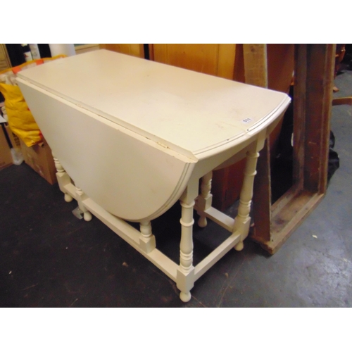 511 - Painted gateleg table.