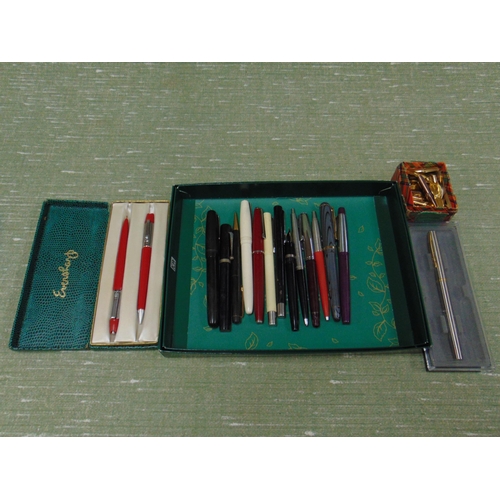 77 - Collection of pens.