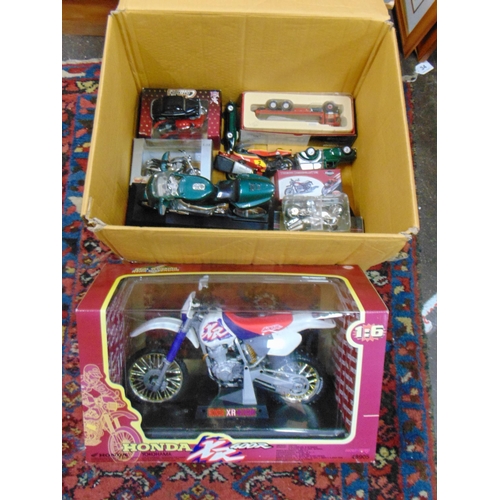 426 - Quantity of collectable model vehicles.