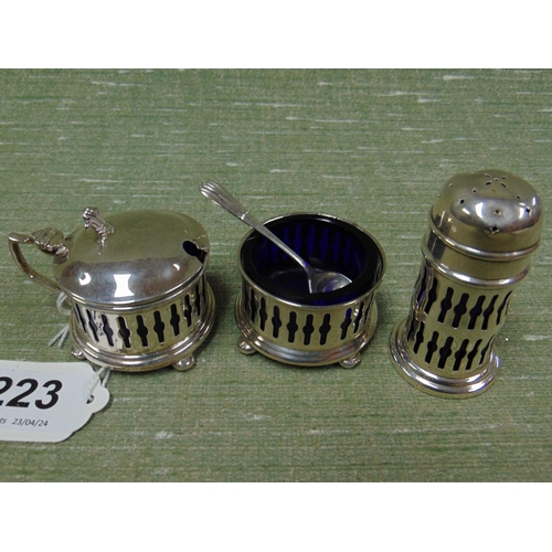 223 - Silver three piece cruet set, Birmingham 1922.