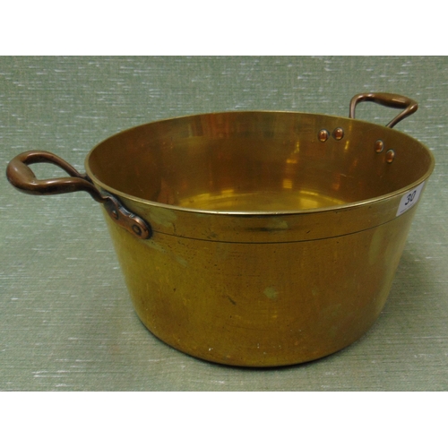 30 - A large Victorian brass two handled skillet, 20