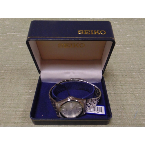 214 - Boxed Seiko gent's wristwatch.