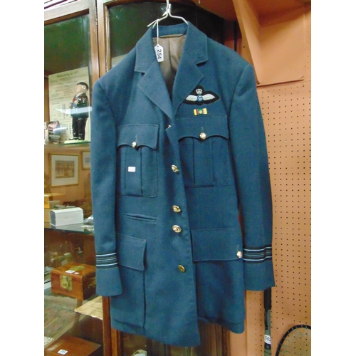 254 - 2nd World War RAF officer's uniform.