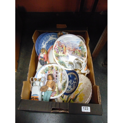 123 - Box of mixed china.