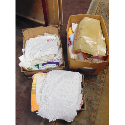 211 - Quantity of linen and textiles.