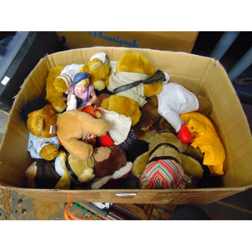 36 - Collection of teddybears.