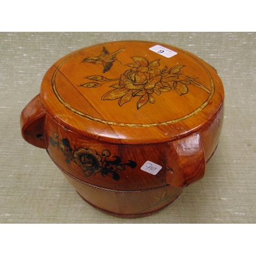 6 - An Oriental lidded box, having gilt bird and floral decoration, 7