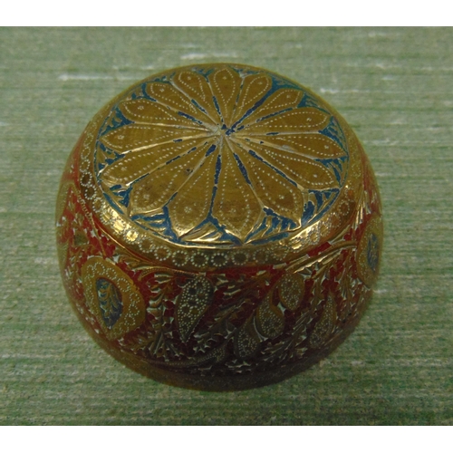 181 - Small Eastern bowl, having traditional decoration, 3