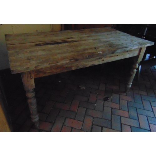 463 - Pine farmhouse table, rectangular top and on turned supports, 30 x 60 x 32