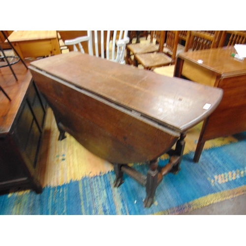 363 - Antique oak gateleg table, drop leaves and on shaped feet, 28 x 53 x 19