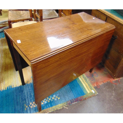 371 - Mahogany drop leaf table, set on tapered supports, 29.5 x 38 x 11