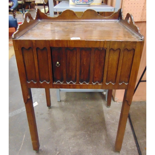 392 - Georgian mahogany night table, raised top above single door and on plain supports, 31 x 21 x 16