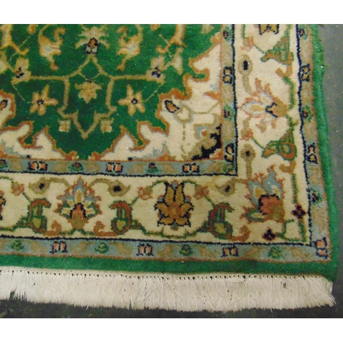 16 - Green ground runner, 91 x 30