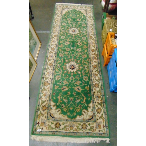 16 - Green ground runner, 91 x 30