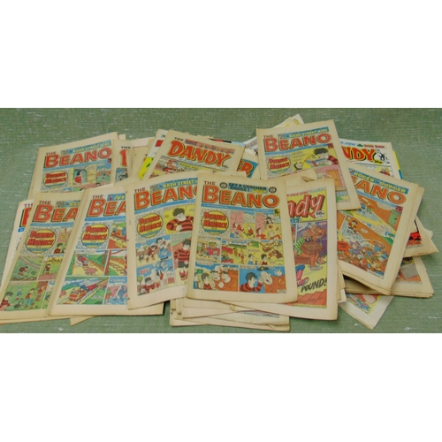 229 - Large collection of Beano/Dandy comics, etc.