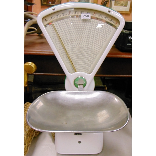 250 - Set of Avery grocer's scales.