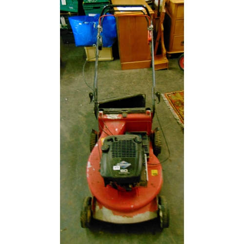 470 - Briggs & Stratton petrol lawn mower.