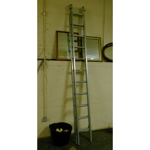 471 - Set of extending ladders,