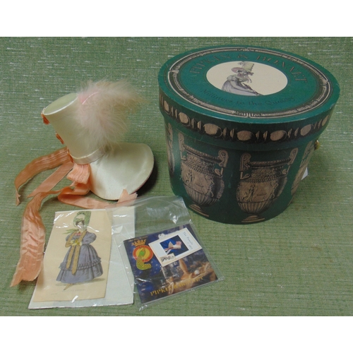 55 - Pipkin & Bonnet, miniature hat in a box.