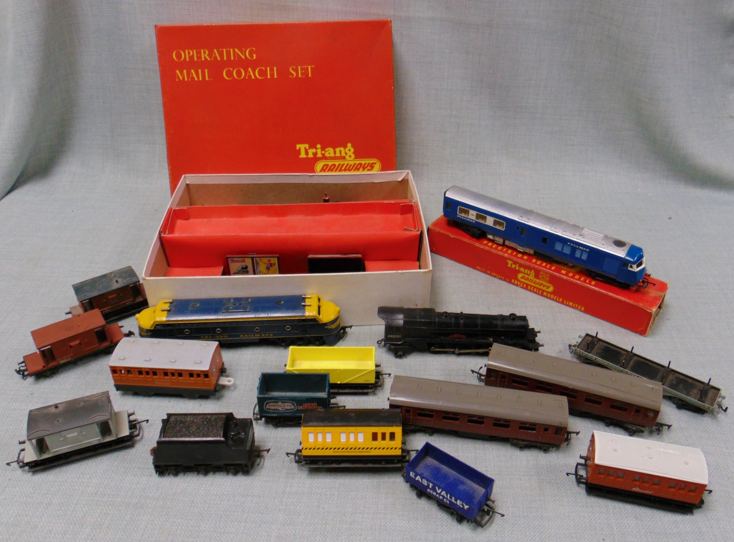 Quantity of collectable model trains, Triang train set.