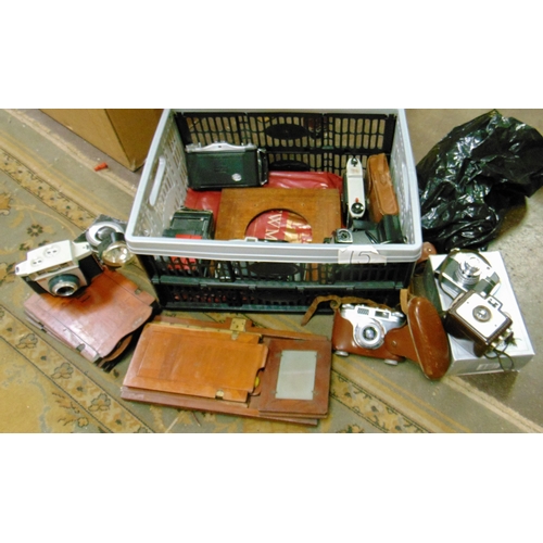 348 - Flash gun, Zeiss Ikon Nettar, Kodak Autosnap with flash, Hanimex mini disc 80, etc.