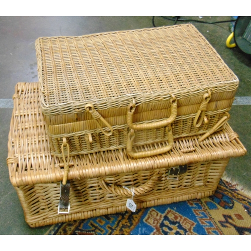 102 - Wicker picnic basket.
