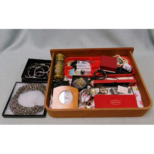 111 - Costume jewellery.