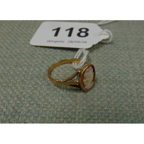 118 - 9ct gold cameo ring, size 2.7 gms.