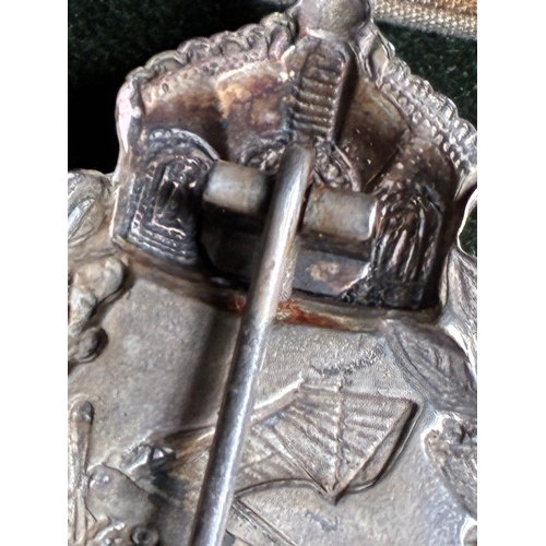 294 - Cased WW1 German Imperial pilots Badge

excellent condition cased example together with it's miniatu... 