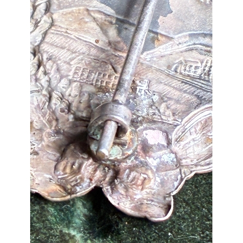 294 - Cased WW1 German Imperial pilots Badge

excellent condition cased example together with it's miniatu... 
